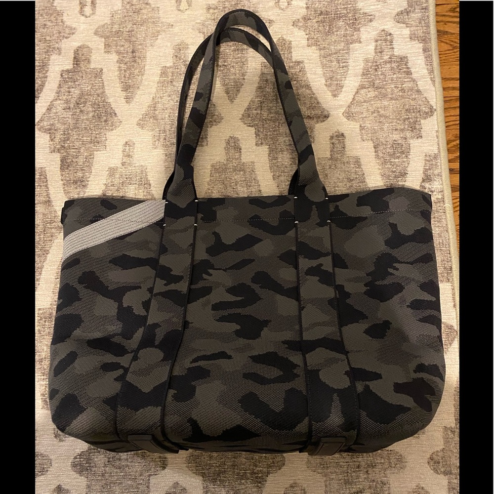 100% authentic rothys essential tote slate camo